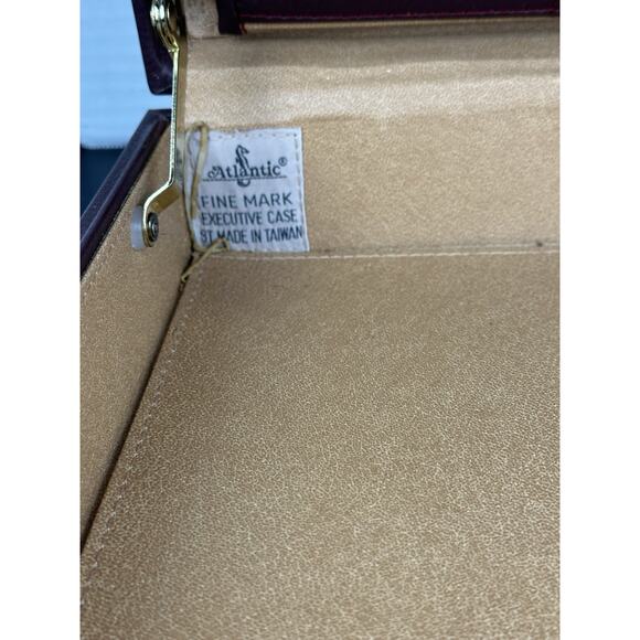 1970s Atlantis Leather Attaché Case Burgundy Suede Interior Executive Briefcase - Picture 12 of 15